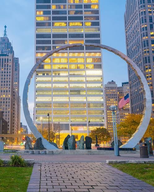 Detroit landmark sculpture with city skyline